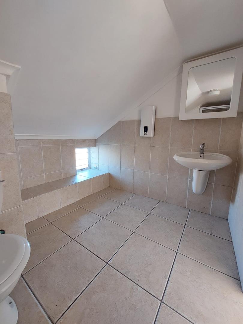 To Let 1 Bedroom Property for Rent in Royal Ascot Western Cape